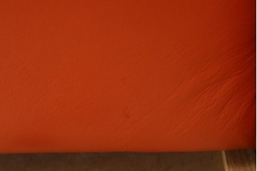 ヴィンテージ　リプロダクト品　Cassina(カッシーナ)　MARALUNGA(マラルンガ)　本革　視線を引き付ける赤レザーの3人掛けソファ　(R-086393)
