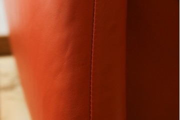 ヴィンテージ　リプロダクト品　Cassina(カッシーナ)　MARALUNGA(マラルンガ)　本革　視線を引き付ける赤レザーの3人掛けソファ　(R-086393)