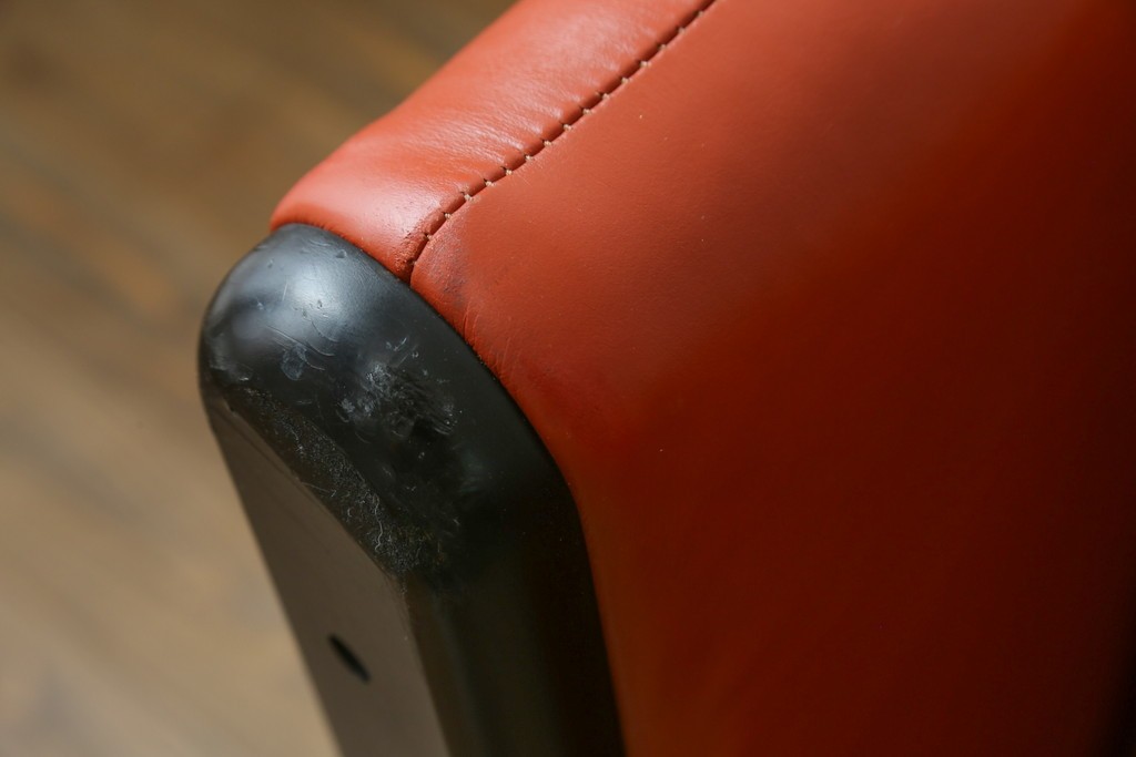 ヴィンテージ　リプロダクト品　Cassina(カッシーナ)　MARALUNGA(マラルンガ)　本革　視線を引き付ける赤レザーの3人掛けソファ　(R-086393)