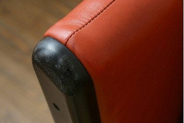 ヴィンテージ　リプロダクト品　Cassina(カッシーナ)　MARALUNGA(マラルンガ)　本革　視線を引き付ける赤レザーの3人掛けソファ　(R-086393)