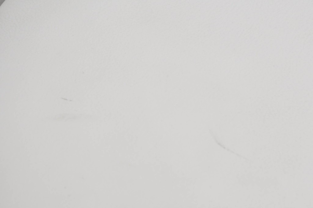 中古　美品　展示品　de Sede(デセデ)　DS-7　本革(ナッパレザー)　ミニマルな造形が美しいオフホワイトのソファ　定価約250万円　(R-086396)