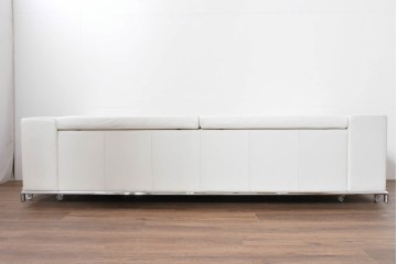 中古　美品　展示品　de Sede(デセデ)　DS-7　本革(ナッパレザー)　ミニマルな造形が美しいオフホワイトのソファ　定価約250万円　(R-086396)