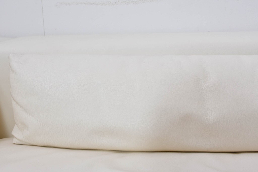 中古　美品　展示品　de Sede(デセデ)　DS-7　本革(ナッパレザー)　ミニマルな造形が美しいオフホワイトのソファ　定価約250万円　(R-086396)