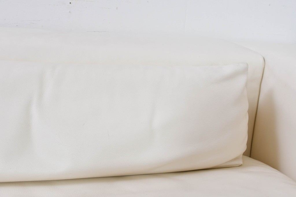 中古　美品　展示品　de Sede(デセデ)　DS-7　本革(ナッパレザー)　ミニマルな造形が美しいオフホワイトのソファ　定価約250万円　(R-086396)