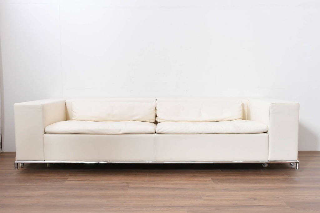 中古　美品　展示品　de Sede(デセデ)　DS-7　本革(ナッパレザー)　ミニマルな造形が美しいオフホワイトのソファ　定価約250万円　(R-086396)