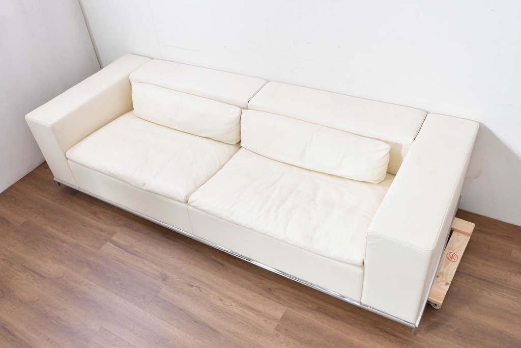 中古　美品　展示品　de Sede(デセデ)　DS-7　本革(ナッパレザー)　ミニマルな造形が美しいオフホワイトのソファ　定価約250万円　(R-086396)