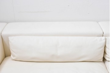 中古　美品　展示品　de Sede(デセデ)　DS-7　本革(ナッパレザー)　ミニマルな造形が美しいオフホワイトのソファ　定価約250万円　(R-086396)