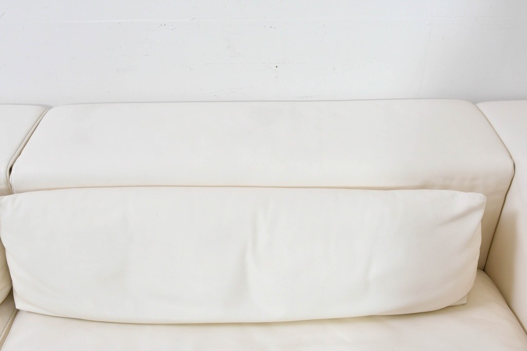 中古　美品　展示品　de Sede(デセデ)　DS-7　本革(ナッパレザー)　ミニマルな造形が美しいオフホワイトのソファ　定価約250万円　(R-086396)