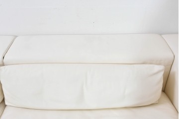 中古　美品　展示品　de Sede(デセデ)　DS-7　本革(ナッパレザー)　ミニマルな造形が美しいオフホワイトのソファ　定価約250万円　(R-086396)