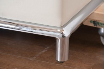 中古　美品　展示品　de Sede(デセデ)　DS-7　本革(ナッパレザー)　ミニマルな造形が美しいオフホワイトのソファ　定価約250万円　(R-086396)