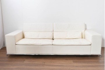 中古　美品　展示品　de Sede(デセデ)　DS-7　本革(ナッパレザー)　ミニマルな造形が美しいオフホワイトのソファ　定価約250万円　(R-086396)