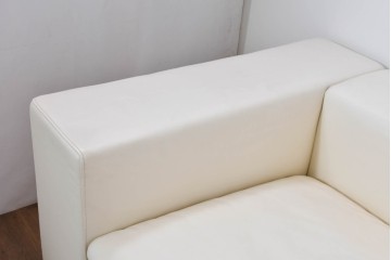 中古　美品　展示品　de Sede(デセデ)　DS-7　本革(ナッパレザー)　ミニマルな造形が美しいオフホワイトのソファ　定価約250万円　(R-086396)