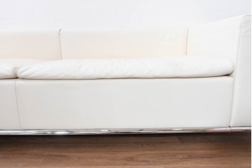 中古　美品　展示品　de Sede(デセデ)　DS-7　本革(ナッパレザー)　ミニマルな造形が美しいオフホワイトのソファ　定価約250万円　(R-086396)