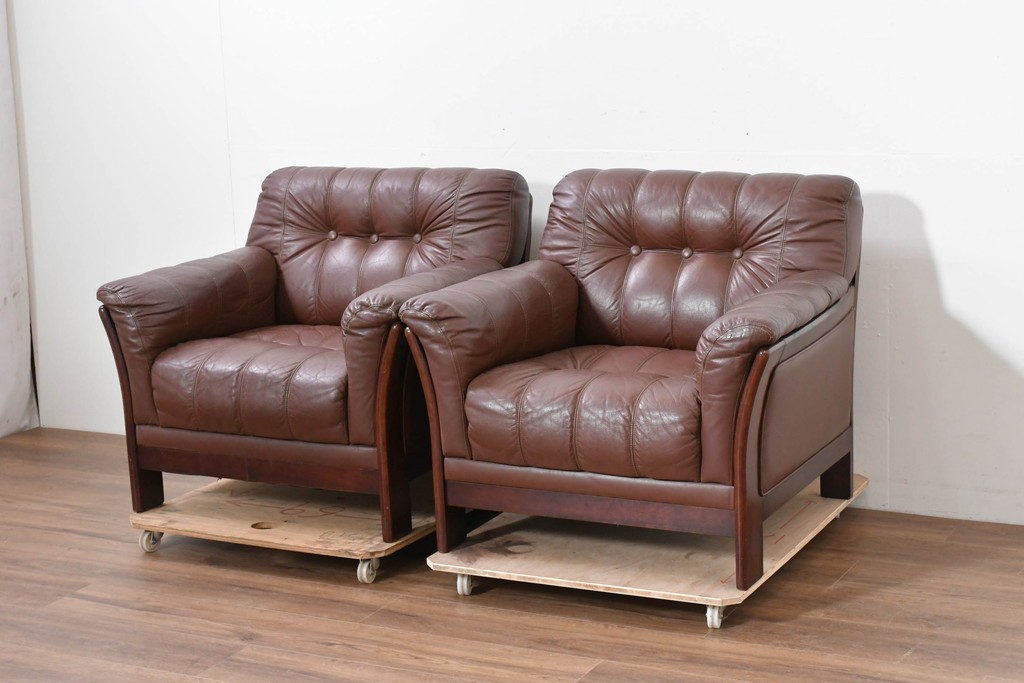 和製ヴィンテージ　maruni(マルニ木工)　希少　オールドマルニ　ボタン留めキルティングが上品な本革1Pソファ2脚セット　(R-086397)