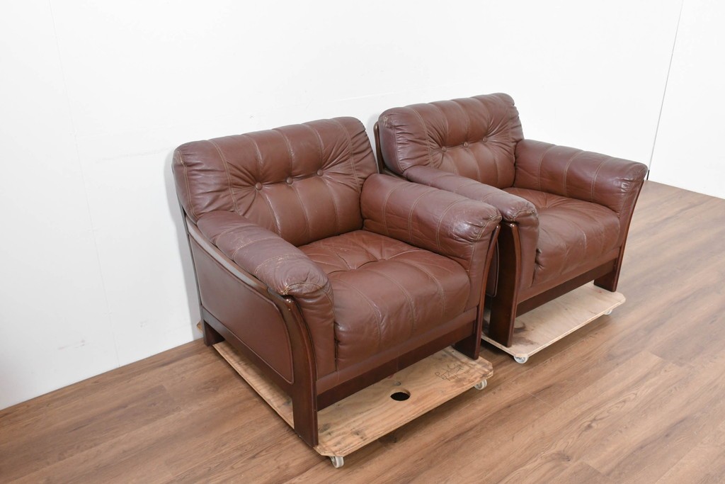 和製ヴィンテージ　maruni(マルニ木工)　希少　オールドマルニ　ボタン留めキルティングが上品な本革1Pソファ2脚セット　(R-086397)