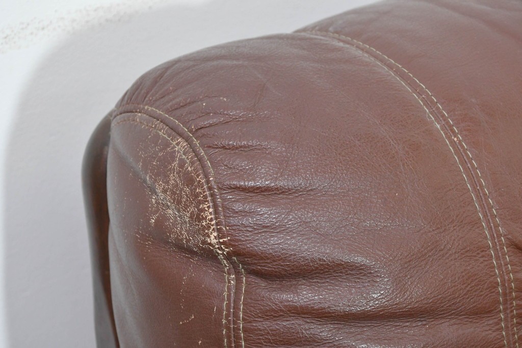 和製ヴィンテージ　maruni(マルニ木工)　希少　オールドマルニ　ボタン留めキルティングが上品な本革1Pソファ2脚セット　(R-086397)