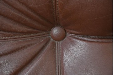 和製ヴィンテージ　maruni(マルニ木工)　希少　オールドマルニ　ボタン留めキルティングが上品な本革1Pソファ2脚セット　(R-086397)