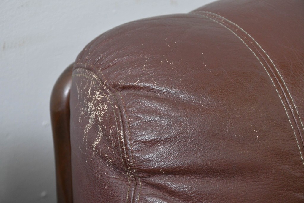 和製ヴィンテージ　maruni(マルニ木工)　希少　オールドマルニ　ボタン留めキルティングが上品な本革1Pソファ2脚セット　(R-086397)