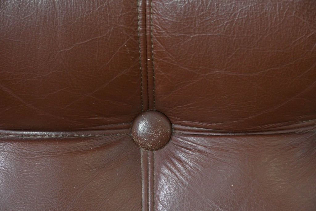 和製ヴィンテージ　maruni(マルニ木工)　希少　オールドマルニ　ボタン留めキルティングが上品な本革1Pソファ2脚セット　(R-086397)