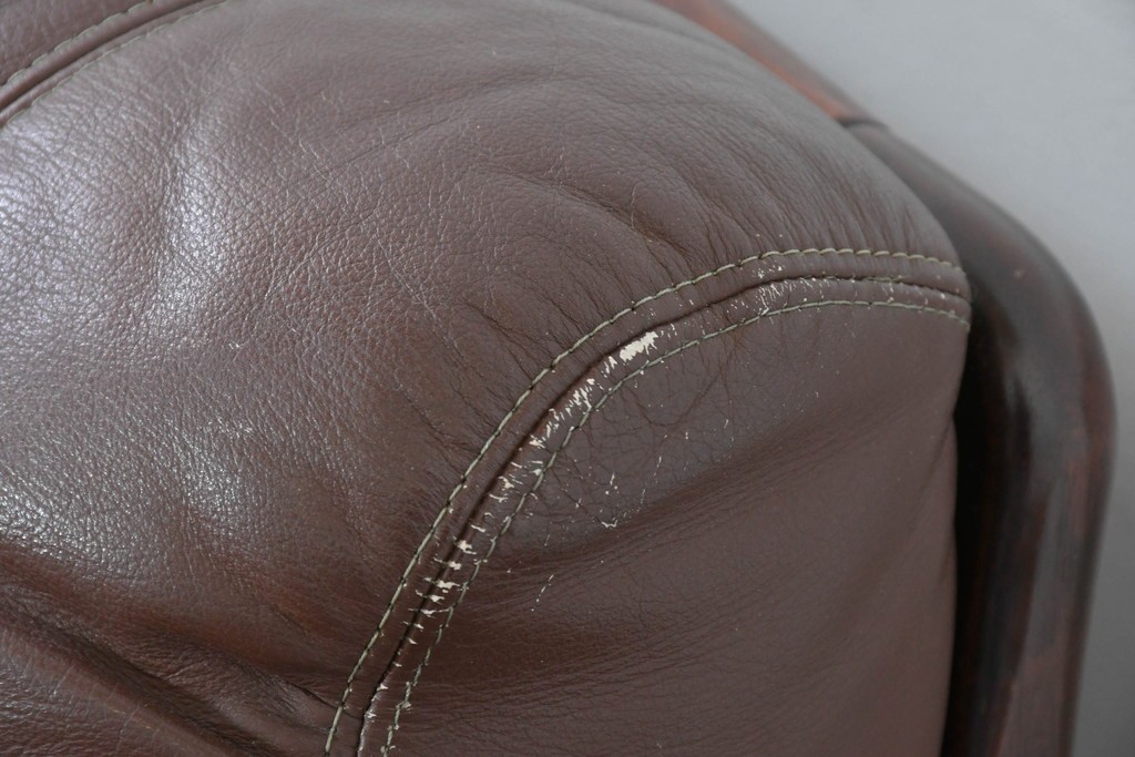 和製ヴィンテージ　maruni(マルニ木工)　希少　オールドマルニ　ボタン留めキルティングが上品な本革1Pソファ2脚セット　(R-086397)