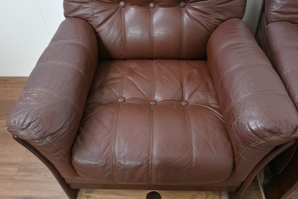 和製ヴィンテージ　maruni(マルニ木工)　希少　オールドマルニ　ボタン留めキルティングが上品な本革1Pソファ2脚セット　(R-086397)