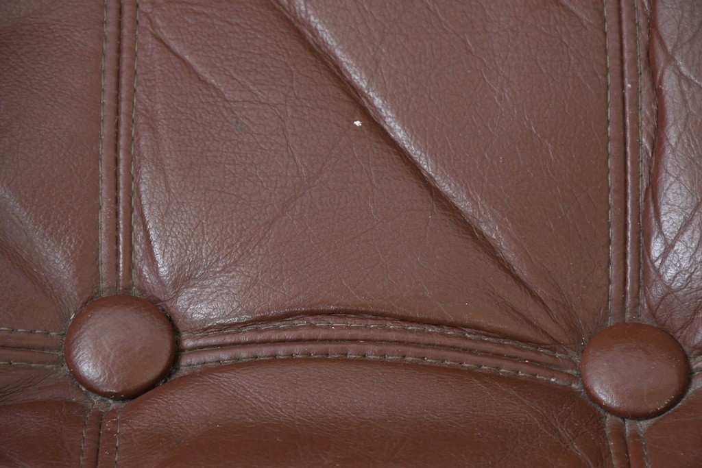 和製ヴィンテージ　maruni(マルニ木工)　希少　オールドマルニ　ボタン留めキルティングが上品な本革1Pソファ2脚セット　(R-086397)
