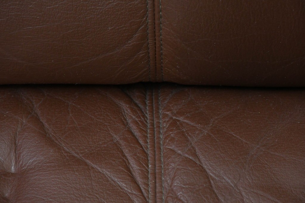 和製ヴィンテージ　maruni(マルニ木工)　希少　オールドマルニ　ボタン留めキルティングが上品な本革1Pソファ2脚セット　(R-086397)