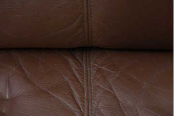 和製ヴィンテージ　maruni(マルニ木工)　希少　オールドマルニ　ボタン留めキルティングが上品な本革1Pソファ2脚セット　(R-086397)