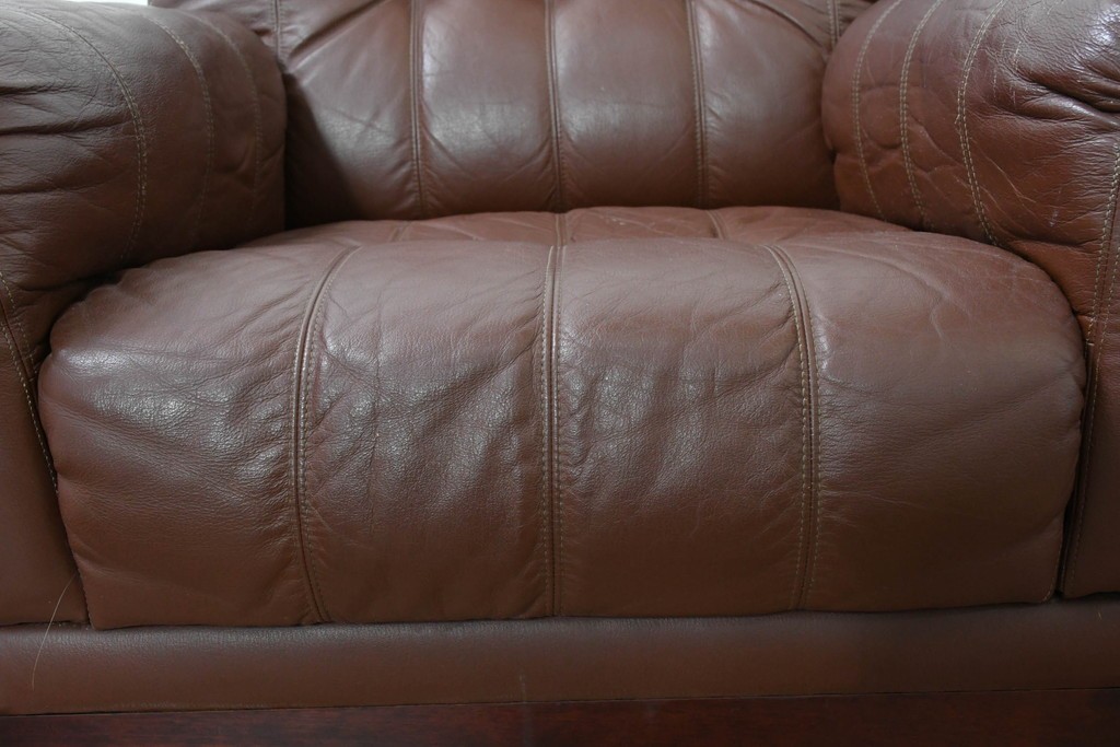 和製ヴィンテージ　maruni(マルニ木工)　希少　オールドマルニ　ボタン留めキルティングが上品な本革1Pソファ2脚セット　(R-086397)