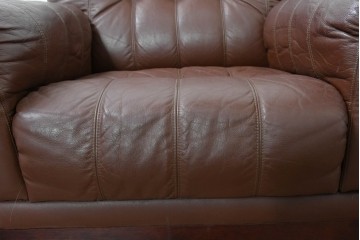 和製ヴィンテージ　maruni(マルニ木工)　希少　オールドマルニ　ボタン留めキルティングが上品な本革1Pソファ2脚セット　(R-086397)