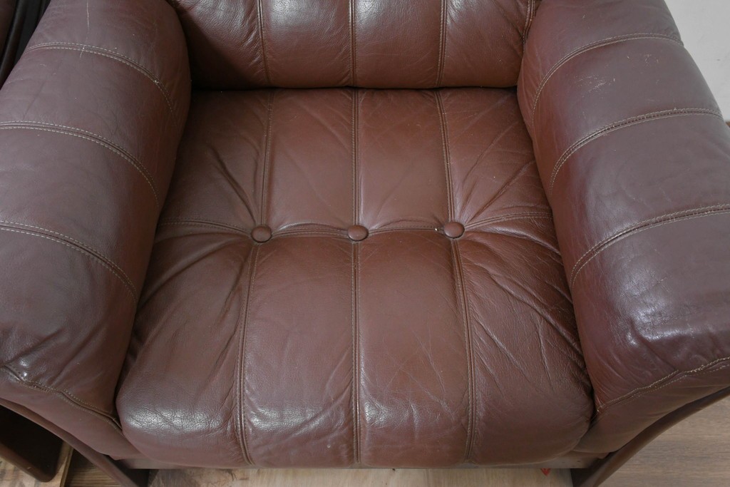 和製ヴィンテージ　maruni(マルニ木工)　希少　オールドマルニ　ボタン留めキルティングが上品な本革1Pソファ2脚セット　(R-086397)
