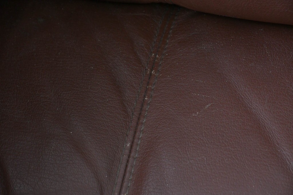 和製ヴィンテージ　maruni(マルニ木工)　希少　オールドマルニ　ボタン留めキルティングが上品な本革1Pソファ2脚セット　(R-086397)