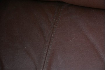 和製ヴィンテージ　maruni(マルニ木工)　希少　オールドマルニ　ボタン留めキルティングが上品な本革1Pソファ2脚セット　(R-086397)