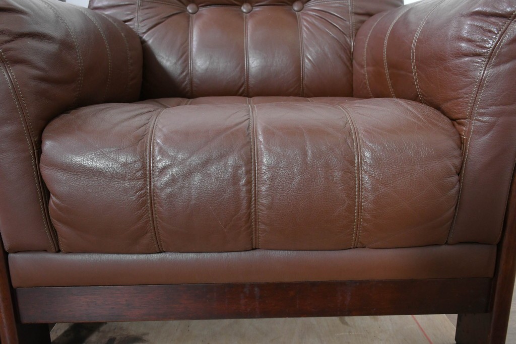 和製ヴィンテージ　maruni(マルニ木工)　希少　オールドマルニ　ボタン留めキルティングが上品な本革1Pソファ2脚セット　(R-086397)