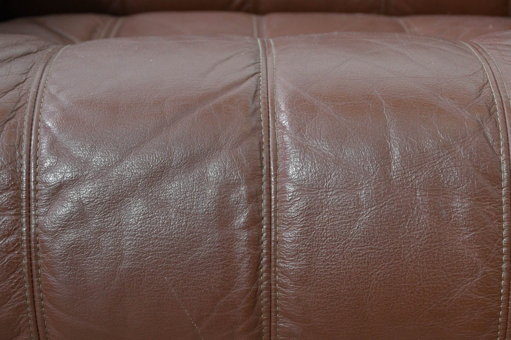 和製ヴィンテージ　maruni(マルニ木工)　希少　オールドマルニ　ボタン留めキルティングが上品な本革1Pソファ2脚セット　(R-086397)