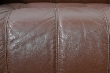 和製ヴィンテージ　maruni(マルニ木工)　希少　オールドマルニ　ボタン留めキルティングが上品な本革1Pソファ2脚セット　(R-086397)