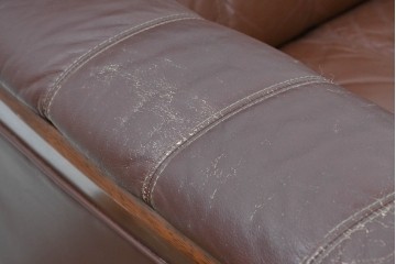 和製ヴィンテージ　maruni(マルニ木工)　希少　オールドマルニ　ボタン留めキルティングが上品な本革1Pソファ2脚セット　(R-086397)