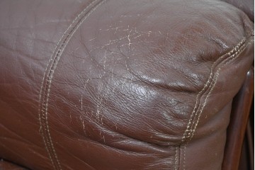 和製ヴィンテージ　maruni(マルニ木工)　希少　オールドマルニ　ボタン留めキルティングが上品な本革1Pソファ2脚セット　(R-086397)