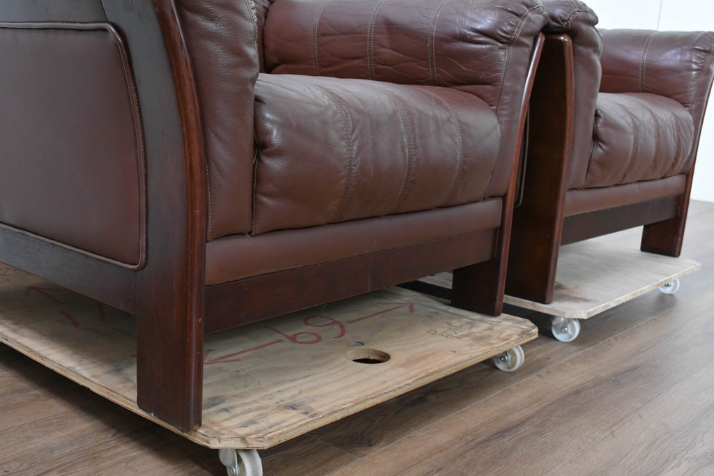 和製ヴィンテージ　maruni(マルニ木工)　希少　オールドマルニ　ボタン留めキルティングが上品な本革1Pソファ2脚セット　(R-086397)