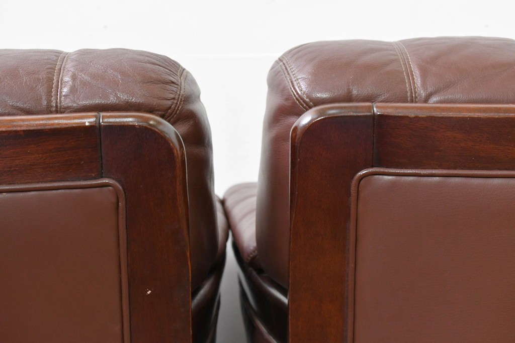 和製ヴィンテージ　maruni(マルニ木工)　希少　オールドマルニ　ボタン留めキルティングが上品な本革1Pソファ2脚セット　(R-086397)