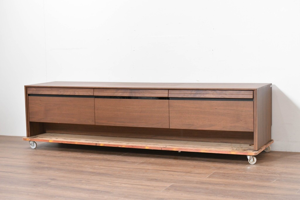 中古　美品　カリモク家具(karimoku)　Chitano(チターノ)　ウォールナット材　すっきりとした横長フォルムのテレビボード　定価約16万円　(R-086399)