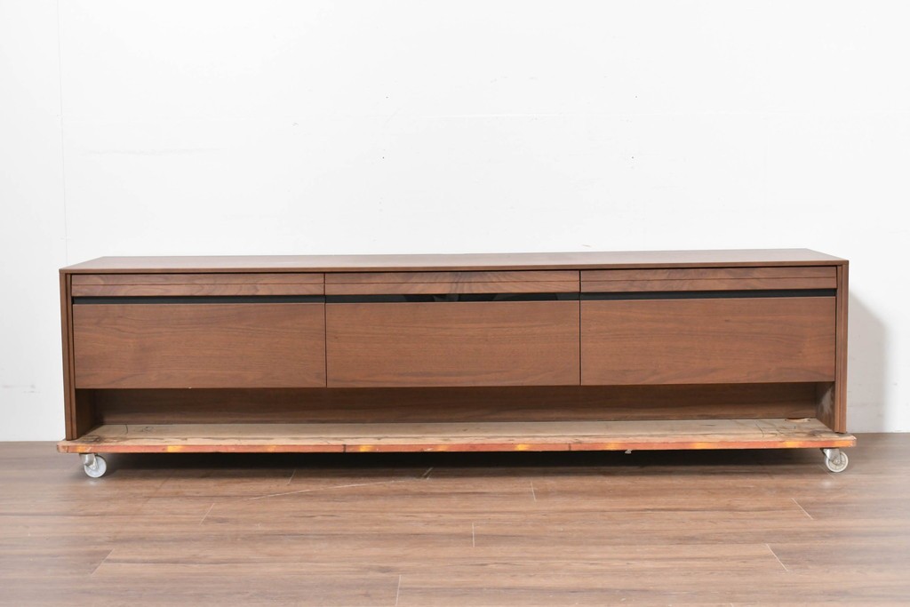 中古　美品　カリモク家具(karimoku)　Chitano(チターノ)　ウォールナット材　すっきりとした横長フォルムのテレビボード　定価約16万円　(R-086399)