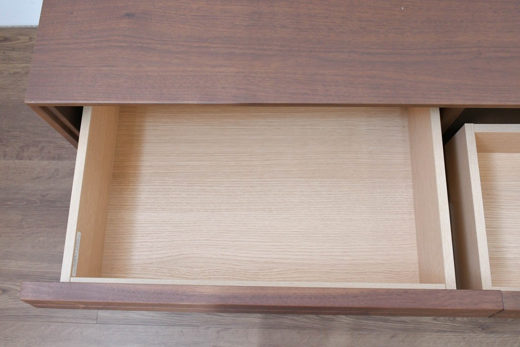 中古　美品　カリモク家具(karimoku)　Chitano(チターノ)　ウォールナット材　すっきりとした横長フォルムのテレビボード　定価約16万円　(R-086399)
