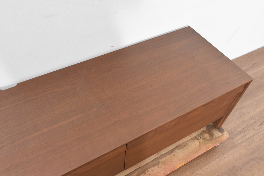 中古　美品　カリモク家具(karimoku)　Chitano(チターノ)　ウォールナット材　すっきりとした横長フォルムのテレビボード　定価約16万円　(R-086399)