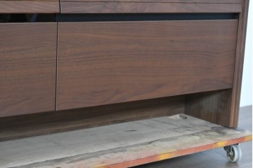 中古　美品　カリモク家具(karimoku)　Chitano(チターノ)　ウォールナット材　すっきりとした横長フォルムのテレビボード　定価約16万円　(R-086399)