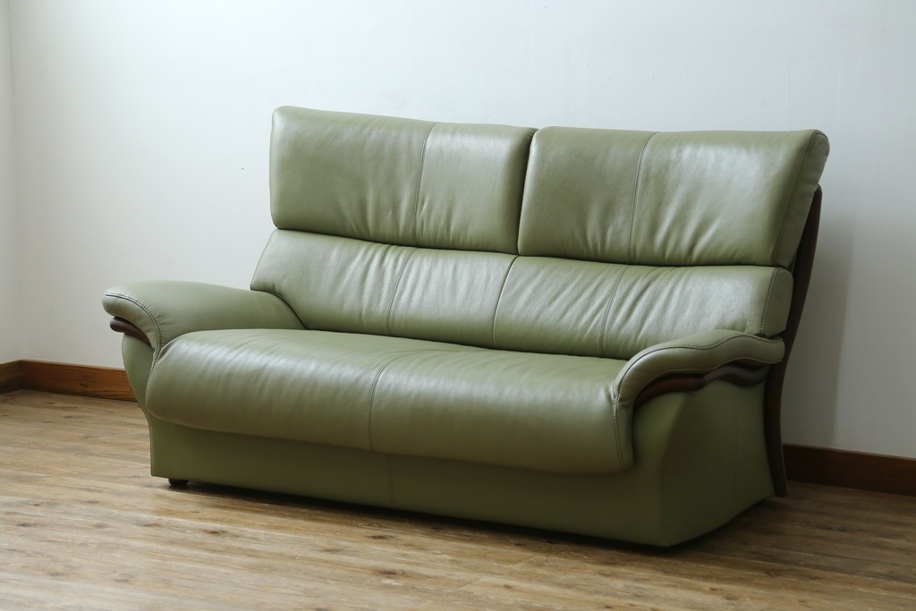 中古　美品　カリモク家具(karimoku)　Chitano(チターノ)　木製フレームがアクセントのレザーソファ　定価約29万円　(R-086400)