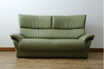 中古　美品　カリモク家具(karimoku)　Chitano(チターノ)　木製フレームがアクセントのレザーソファ　定価約29万円　(R-086400)