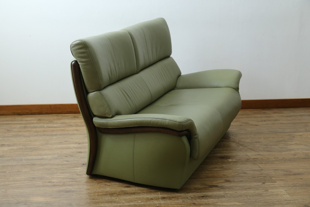 中古　美品　カリモク家具(karimoku)　Chitano(チターノ)　木製フレームがアクセントのレザーソファ　定価約29万円　(R-086400)