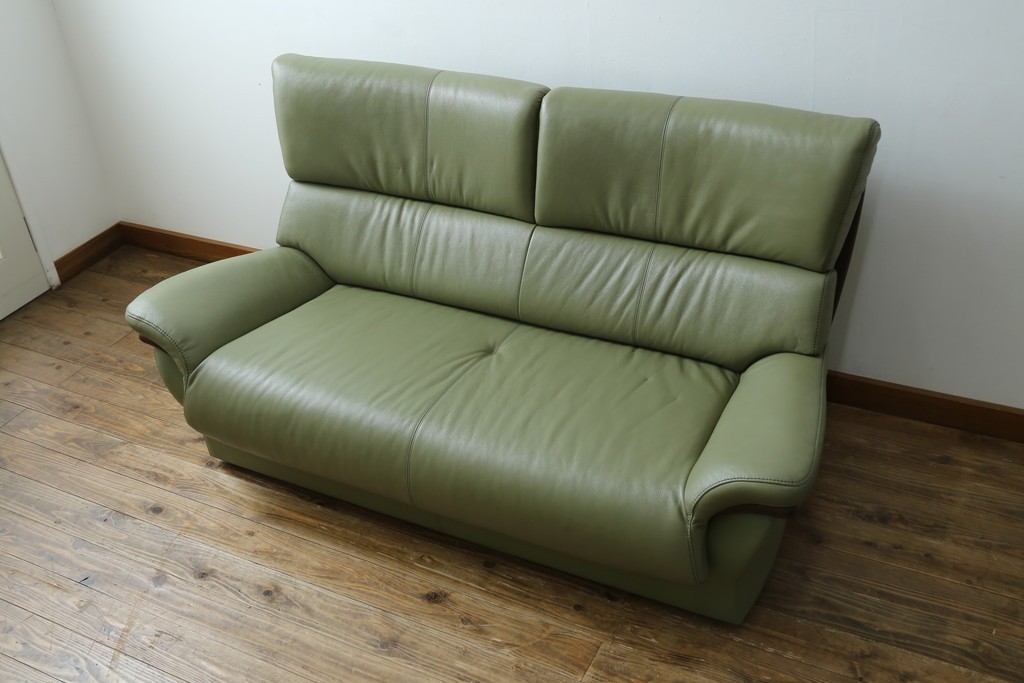 中古　美品　カリモク家具(karimoku)　Chitano(チターノ)　木製フレームがアクセントのレザーソファ　定価約29万円　(R-086400)