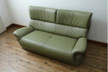 中古　美品　カリモク家具(karimoku)　Chitano(チターノ)　木製フレームがアクセントのレザーソファ　定価約29万円　(R-086400)